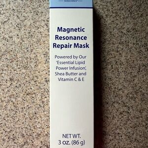 White Skincare Mask for Advanced Repair